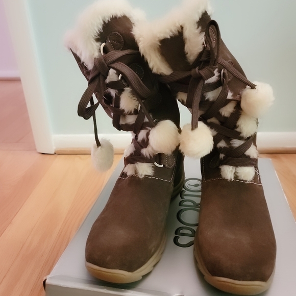 BRAND NEW SPORTO JOJO LACE UP WATERPROOF WINTER BOOTS, TAN SUEDE FAUX FUR SZ 9.5 - Picture 1 of 5